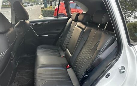 Toyota RAV4, 2025 год, 3 100 000 рублей, 15 фотография