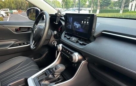 Toyota RAV4, 2025 год, 3 100 000 рублей, 11 фотография