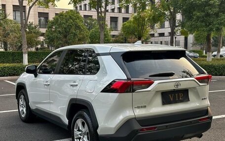Toyota RAV4, 2025 год, 3 100 000 рублей, 6 фотография