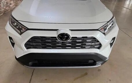 Toyota RAV4, 2022 год, 3 300 000 рублей, 2 фотография