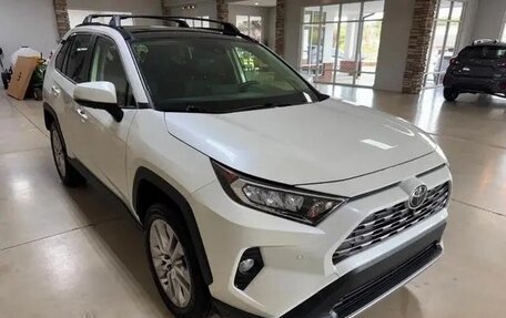 Toyota RAV4, 2022 год, 3 300 000 рублей, 3 фотография