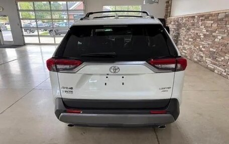 Toyota RAV4, 2022 год, 3 300 000 рублей, 6 фотография