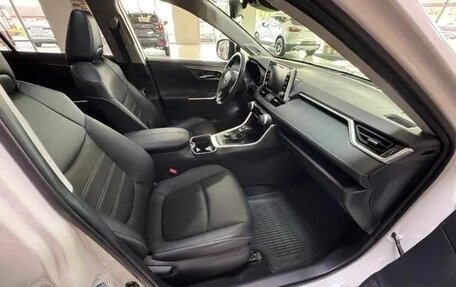 Toyota RAV4, 2022 год, 3 300 000 рублей, 11 фотография