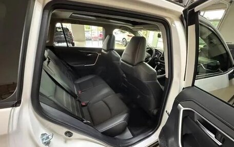 Toyota RAV4, 2022 год, 3 300 000 рублей, 12 фотография