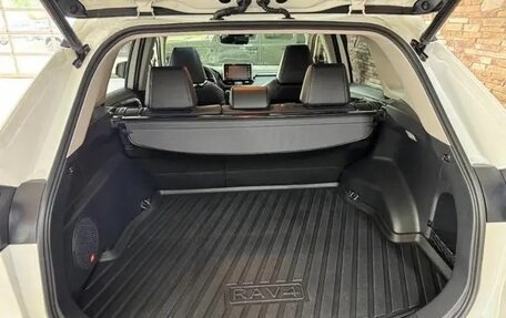 Toyota RAV4, 2022 год, 3 300 000 рублей, 10 фотография