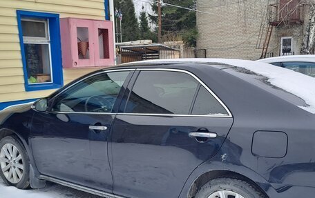 Toyota Camry, 2011 год, 700 000 рублей, 1 фотография