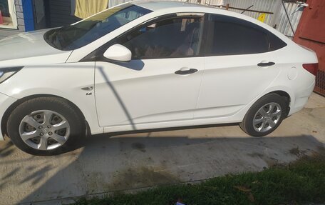 Hyundai Solaris II рестайлинг, 2013 год, 650 000 рублей, 2 фотография