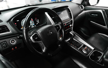 Mitsubishi Pajero Sport III рестайлинг, 2021 год, 3 980 000 рублей, 13 фотография