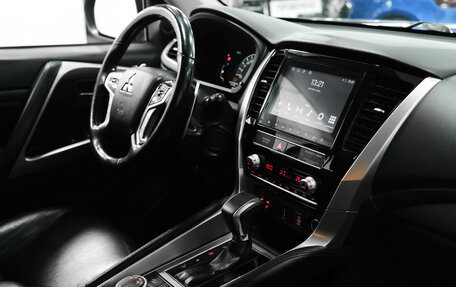 Mitsubishi Pajero Sport III рестайлинг, 2021 год, 3 980 000 рублей, 15 фотография