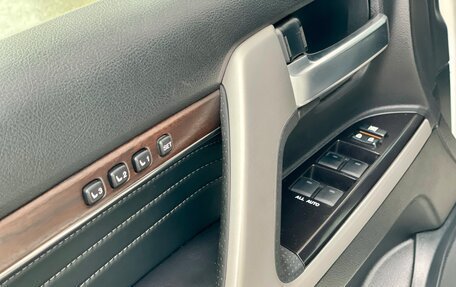 Toyota Land Cruiser 200, 2019 год, 5 999 999 рублей, 10 фотография