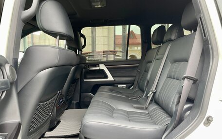 Toyota Land Cruiser 200, 2019 год, 5 999 999 рублей, 21 фотография