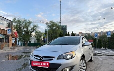 Opel Astra J, 2013 год, 800 000 рублей, 2 фотография