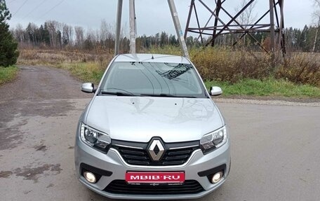 Renault Logan II, 2018 год, 900 000 рублей, 1 фотография
