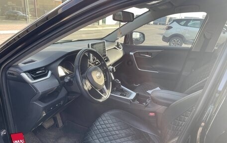 Toyota RAV4, 2021 год, 3 000 000 рублей, 5 фотография