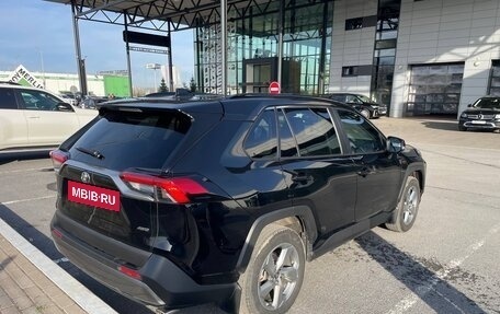 Toyota RAV4, 2021 год, 3 000 000 рублей, 2 фотография