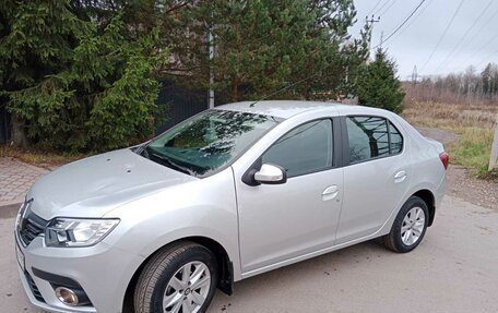 Renault Logan II, 2018 год, 900 000 рублей, 6 фотография