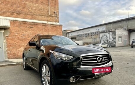 Infiniti QX70, 2014 год, 2 300 000 рублей, 3 фотография
