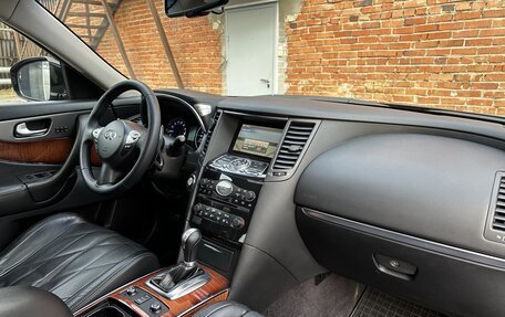 Infiniti QX70, 2014 год, 2 300 000 рублей, 16 фотография