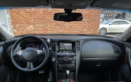Infiniti QX70, 2014 год, 2 300 000 рублей, 17 фотография