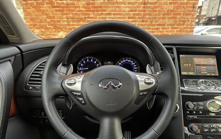 Infiniti QX70, 2014 год, 2 300 000 рублей, 18 фотография