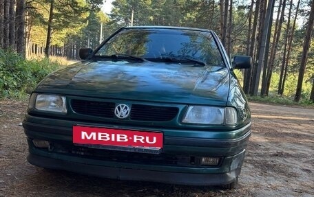Volkswagen Polo III рестайлинг, 1996 год, 130 000 рублей, 1 фотография