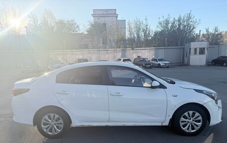 KIA Rio IV, 2021 год, 900 000 рублей, 2 фотография