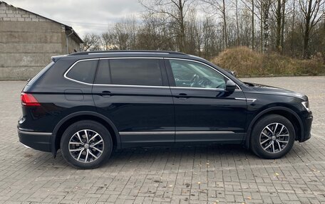 Volkswagen Tiguan II, 2020 год, 2 600 000 рублей, 3 фотография