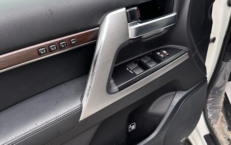 Toyota Land Cruiser 200, 2016 год, 6 500 000 рублей, 28 фотография