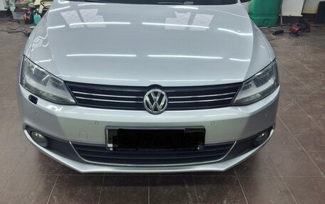 Volkswagen Jetta VI, 2013 год, 1 075 000 рублей, 2 фотография