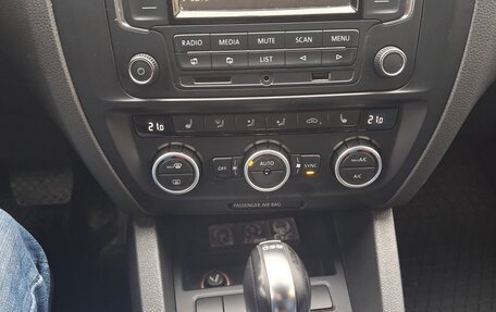 Volkswagen Jetta VI, 2013 год, 1 075 000 рублей, 9 фотография