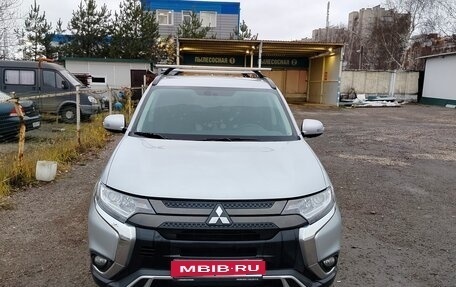 Mitsubishi Outlander III рестайлинг 3, 2022 год, 2 550 000 рублей, 1 фотография