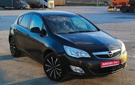 Opel Astra J, 2010 год, 700 000 рублей, 1 фотография