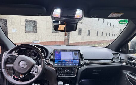 Jeep Grand Cherokee, 2017 год, 3 800 000 рублей, 12 фотография