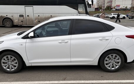 Hyundai Solaris II рестайлинг, 2021 год, 1 200 000 рублей, 2 фотография