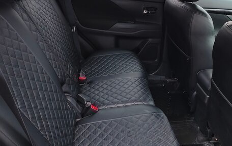 Mitsubishi Outlander III рестайлинг 3, 2022 год, 2 550 000 рублей, 9 фотография