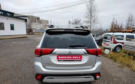 Mitsubishi Outlander III рестайлинг 3, 2022 год, 2 550 000 рублей, 7 фотография