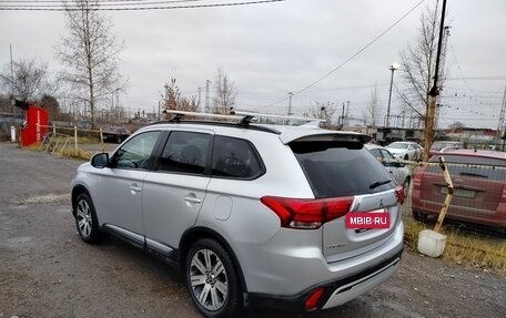 Mitsubishi Outlander III рестайлинг 3, 2022 год, 2 550 000 рублей, 6 фотография