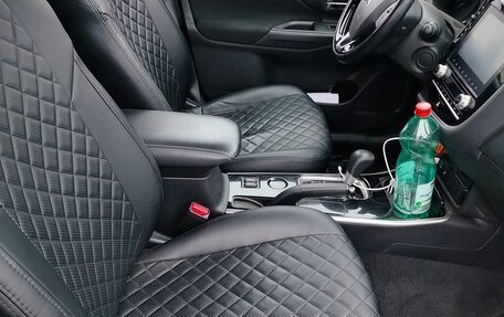 Mitsubishi Outlander III рестайлинг 3, 2022 год, 2 550 000 рублей, 10 фотография