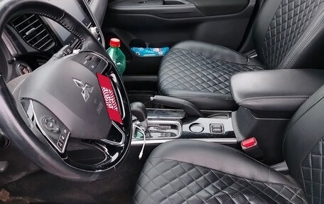 Mitsubishi Outlander III рестайлинг 3, 2022 год, 2 550 000 рублей, 11 фотография