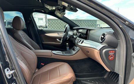 Mercedes-Benz E-Класс, 2020 год, 4 500 000 рублей, 30 фотография