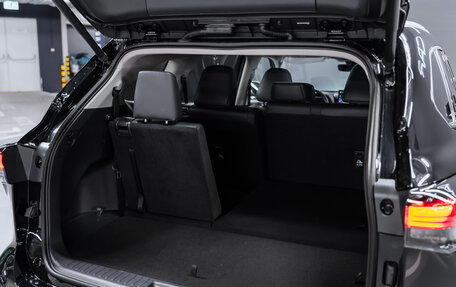 Toyota Highlander, 2025 год, 5 900 000 рублей, 4 фотография