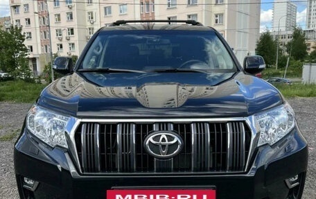 Toyota Land Cruiser Prado 150 рестайлинг 2, 2021 год, 5 490 000 рублей, 3 фотография