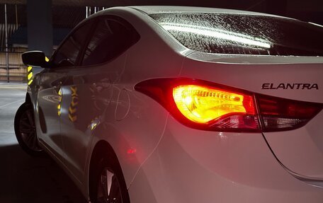 Hyundai Elantra V, 2013 год, 850 000 рублей, 11 фотография