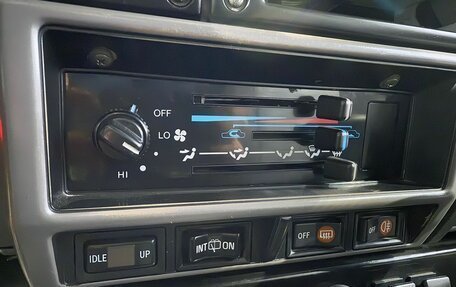 Toyota Land Cruiser 70, 1993 год, 7 499 000 рублей, 32 фотография