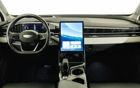 Geely Atlas, 2023 год, 2 590 000 рублей, 10 фотография