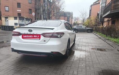 Toyota Camry, 2021 год, 2 450 000 рублей, 4 фотография