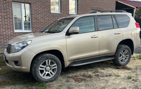 Toyota Land Cruiser Prado 150 рестайлинг 2, 2010 год, 2 350 000 рублей, 2 фотография