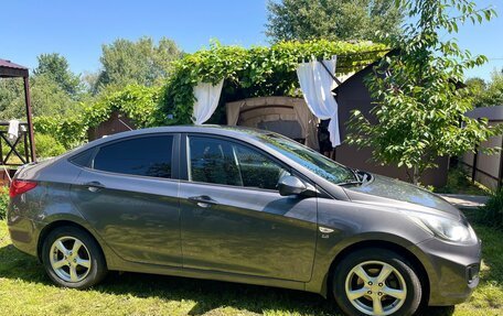 Hyundai Solaris II рестайлинг, 2013 год, 800 000 рублей, 2 фотография