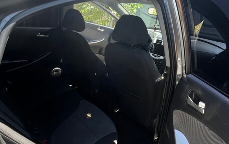 Hyundai Solaris II рестайлинг, 2013 год, 800 000 рублей, 5 фотография