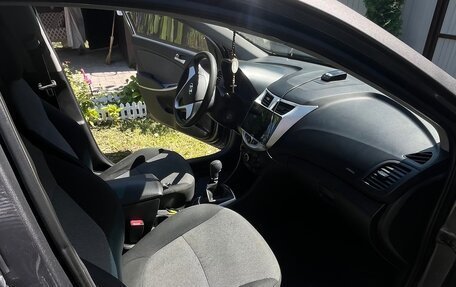 Hyundai Solaris II рестайлинг, 2013 год, 800 000 рублей, 6 фотография